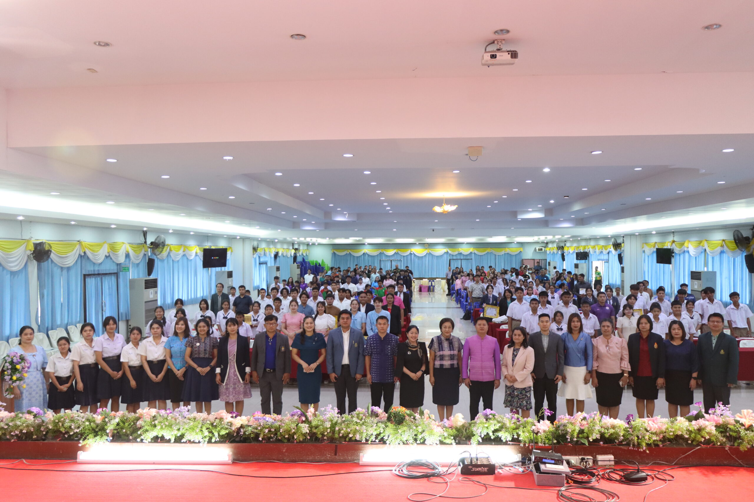 งานสัมมนาวิชาการใช้รถใช้ถนนของสถานศึกษาในจังหวัดลพบุรี หัวข้อเสวนา “สานพลังความปลอดภัยสร้างวินัยจราจรในสถานศึกษา”