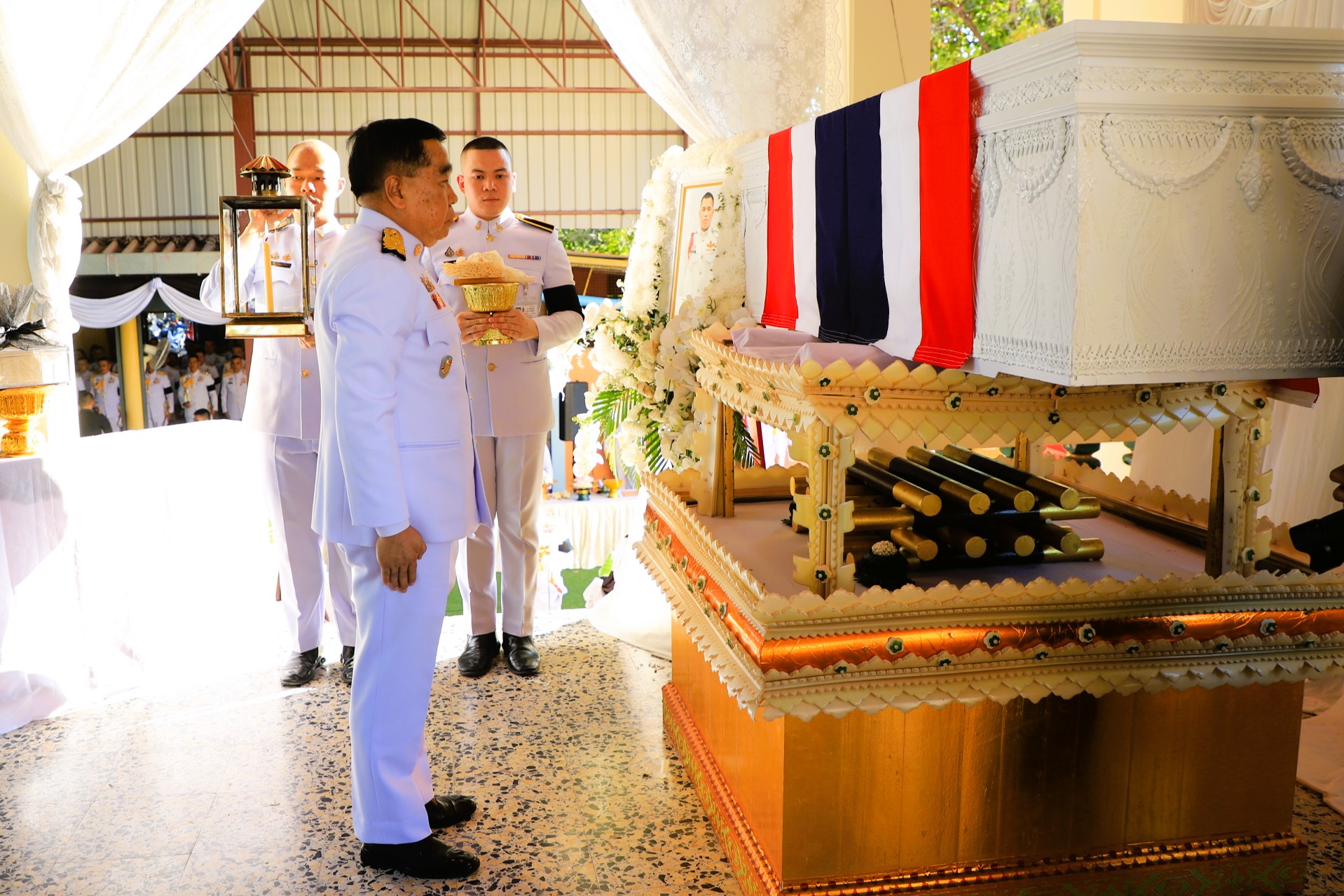 เข้าร่วมพิธีพระราชทานเพลิงศพ สิบเอก พชร แย้มแตงอ่อน
