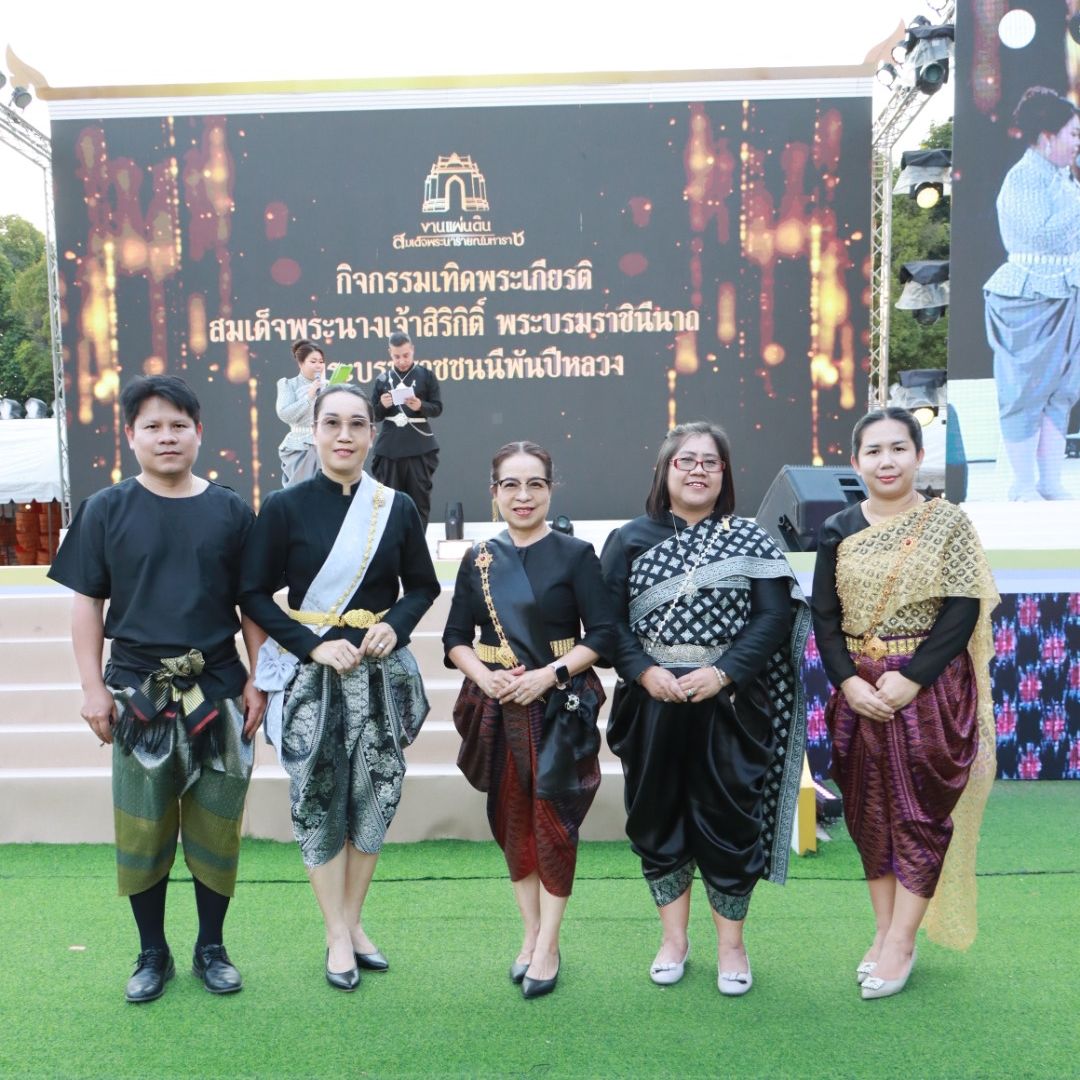 ร่วมกิจกรรมเทิดพระเกียรติ สมเด็จพระนางเจ้าสิริกิติ์ พระบรมราชินีนาถ พระบรมราชชนนีพันปีหลวง ณ เวทีกลาง งานแผ่นดินสมเด็จพระนารายณ์ ประจำปี 2569