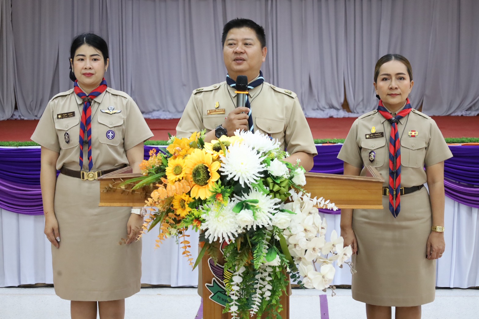 ประธานมอบเกียรติบัตร การประกวดทักษะลูกเสือ เนตรนารี “Scout Skill Challenge”