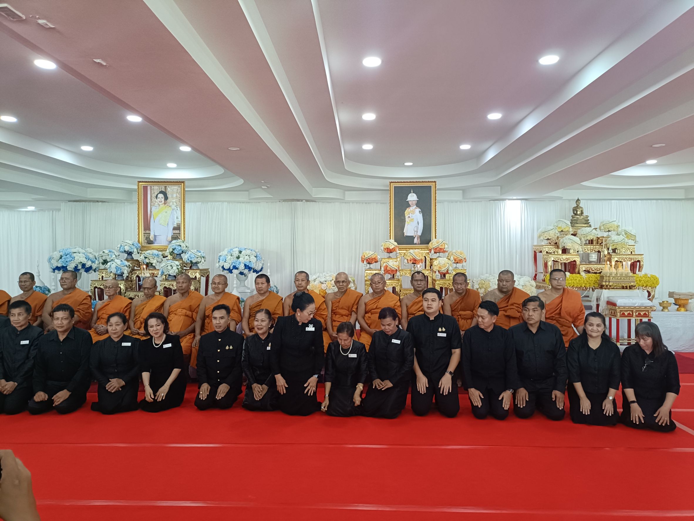 เข้าร่วมพิธีสวดพระพุทธมนต์และเจริญจิตตภาวนาอุทิศถวายพระราชกุศลแด่สมเด็จพระนางเจ้าสิริกิติ์ พระบรมราชินีนาถ พระบรมราชชนนีพันปีหลวง และอุทิศถวายพระกุศลแด่สมเด็จพระเจ้าลูกเธอ เจ้าฟ้าพัชรกิติยาภา นเรนทิราเทพยวดี กรมหลวงราชสาริณีสิริพัชร มหาวัชรราชธิดา