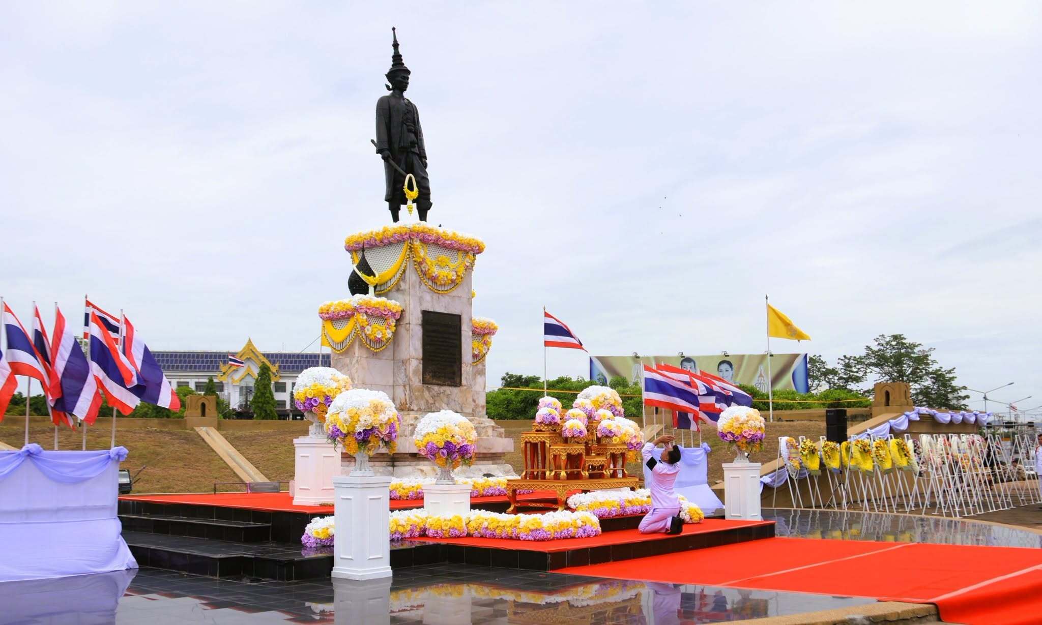 ร่วมพิธีสวดพระพุทธมนต์ ถวายเป็นพระราชกุศล เนื่องในวันคล้ายวันสวรรคต “สมเด็จพระนารายณ์มหาราช