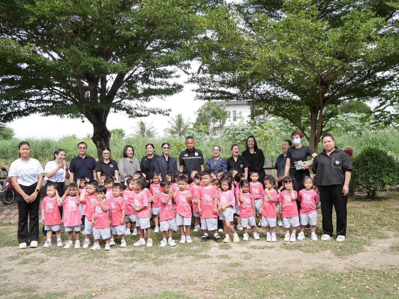 คณะกรรมการนิเทศ ติดตามการพัฒนาเด็กปฐมวัยแบบบูรณาการ นำโดย นางเขมกร นิ่มดิษฐ์ รองศึกษาธิการจังหวัดลพบุรี